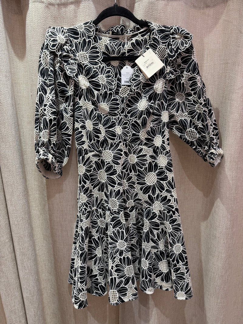 Sandro - Robe noire manches courtes, broderie blanche, neuve avec étiquette - T.36 03/09