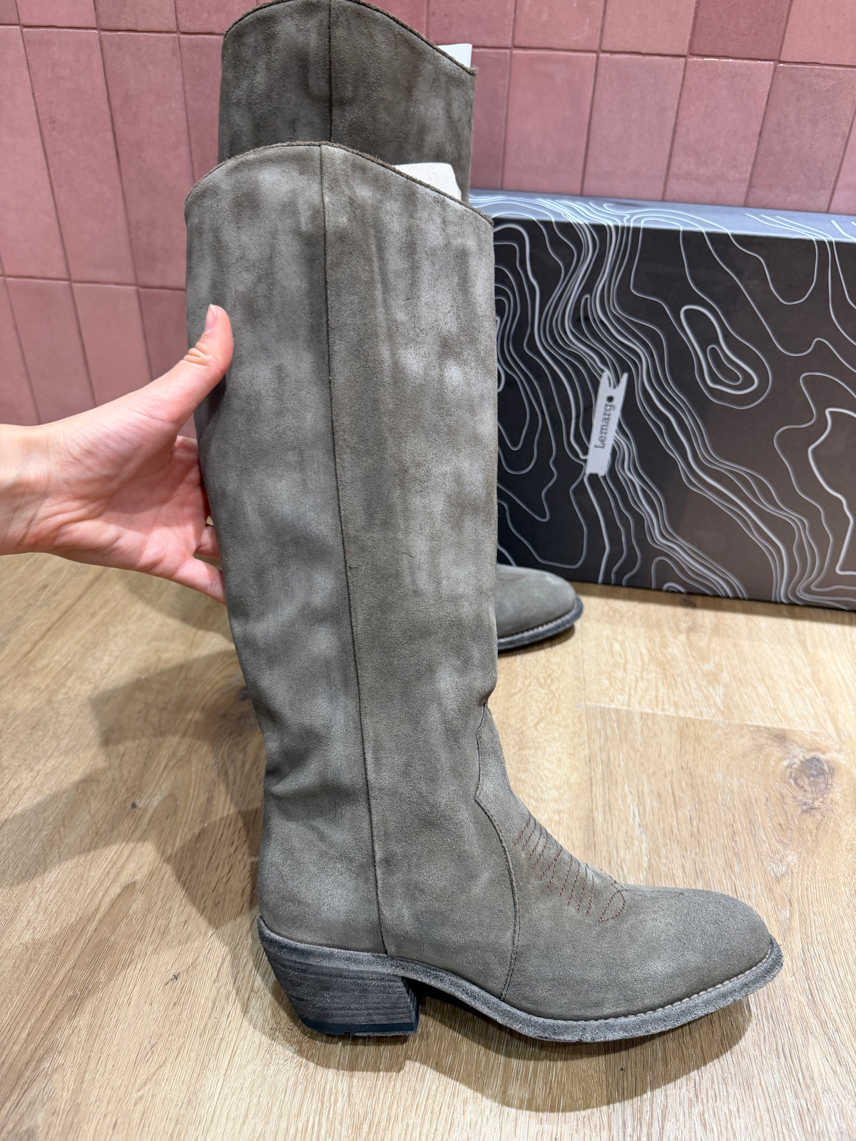 Bottes grises / L’Embargo T.37 16/10