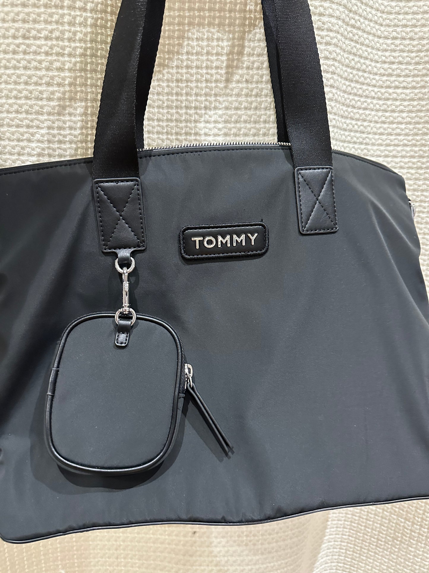 Sac cabas, Tommy noir