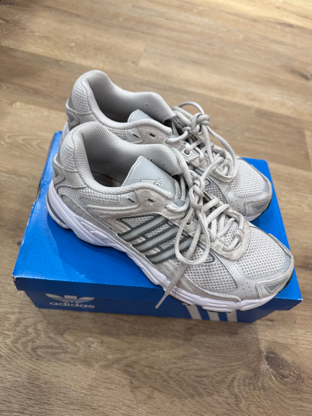 Baskets grises Adidas - T.38,5