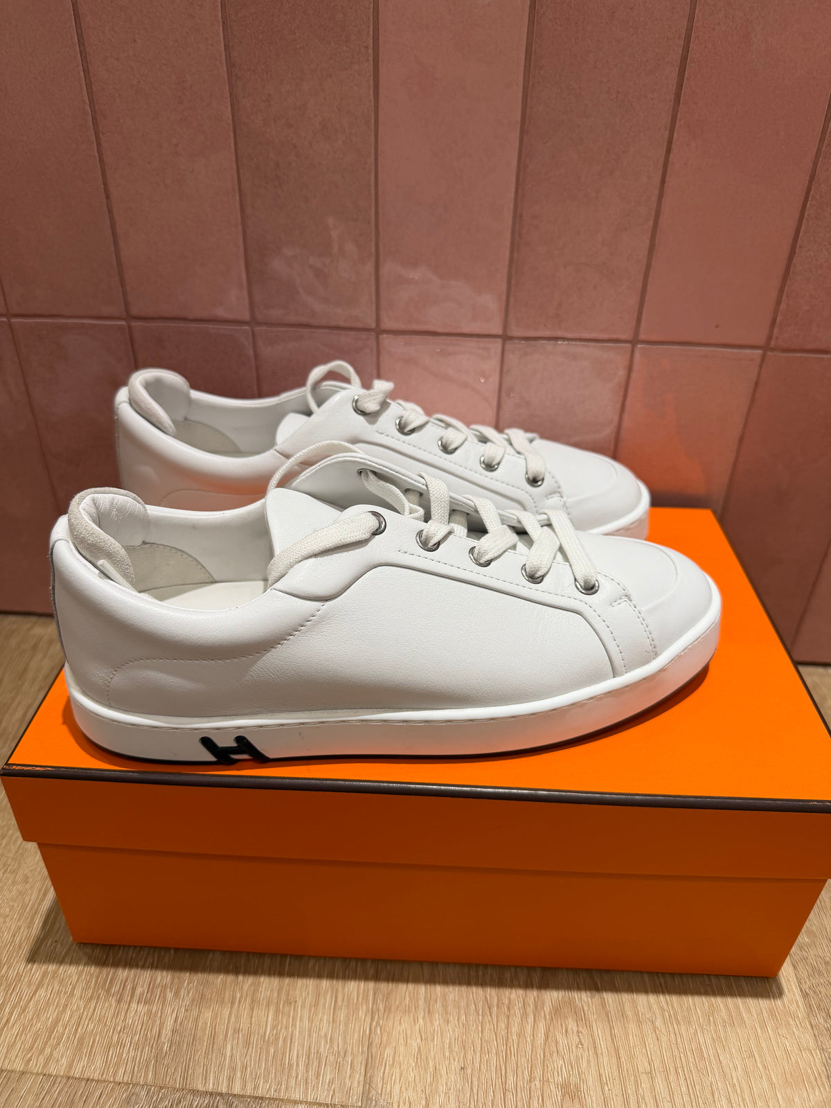 Baskets blanches Hermès T.38 27/08