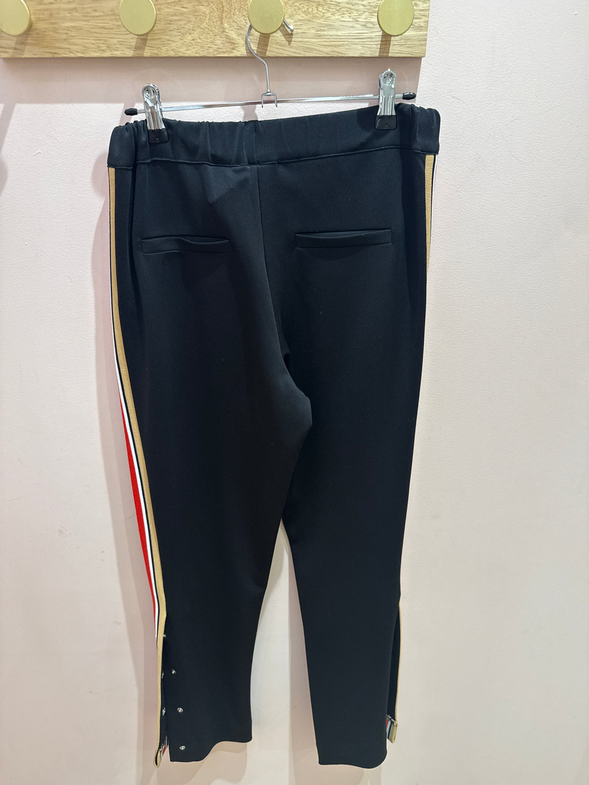 Pantalon noir Maje bandes rouges - noir, bandes rouges - T.S