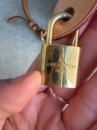 Louis Vuitton cuir Épi rouge doc MM