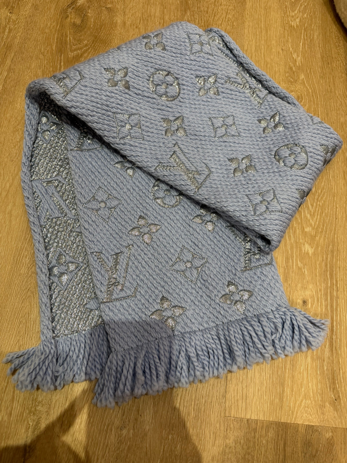 Écharpe bleu ciel Louis Vuitton 06/10