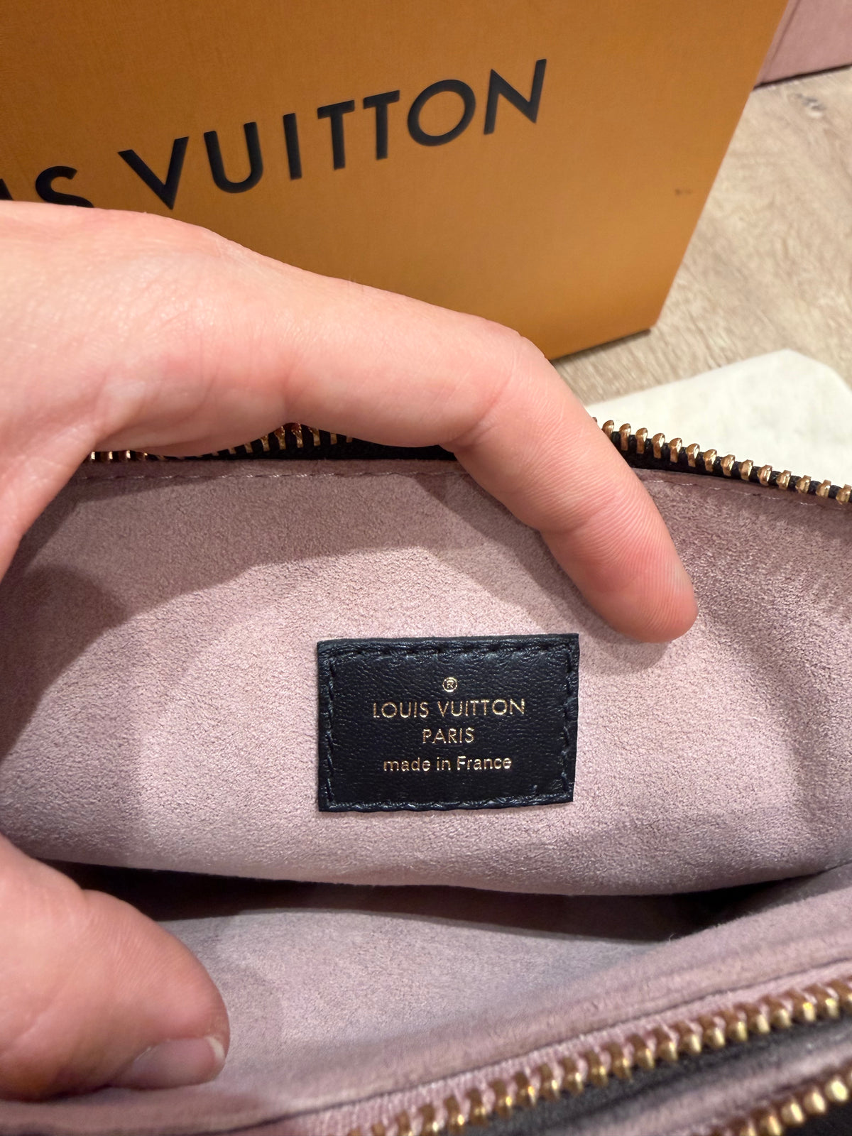 Louis Vuitton sac Coussin PM noir 09/10