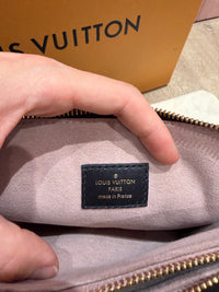 Louis Vuitton sac Coussin PM noir 09/10