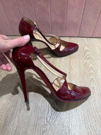 Louboutin rouge T.39.5 chaussures 02/06