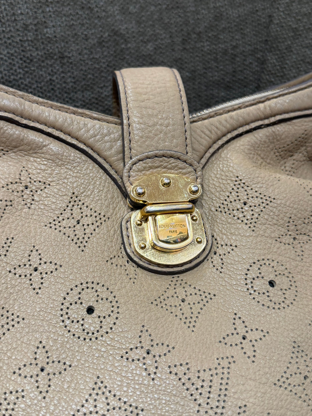 Sac Louis Vuitton mahina 23/09 en cuir