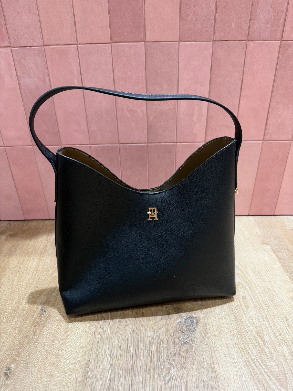 Sac noir épaule Tommy Hilfiger 31/07
