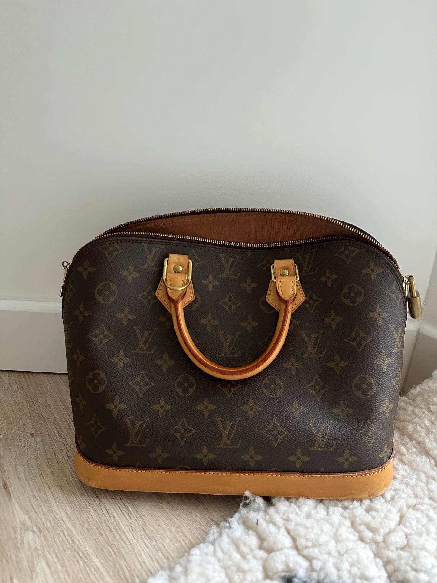 Sac Louis Vuitton modèle Alma