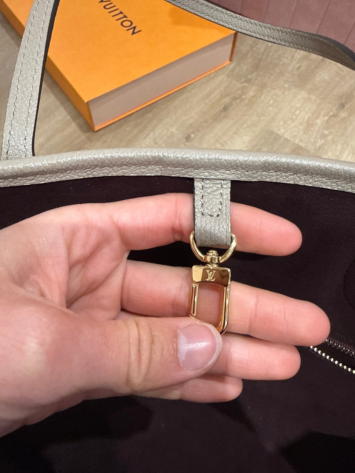 Sac Louis Vuitton emprinte neverfull beige