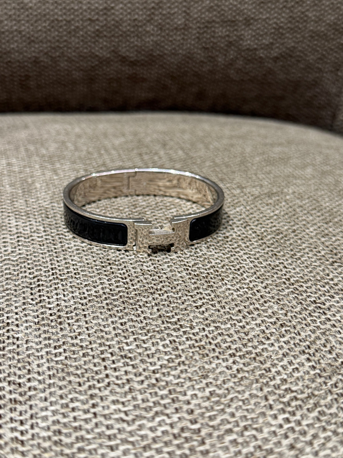 Bracelet noir Clic Hermès, finition argentée 19/10