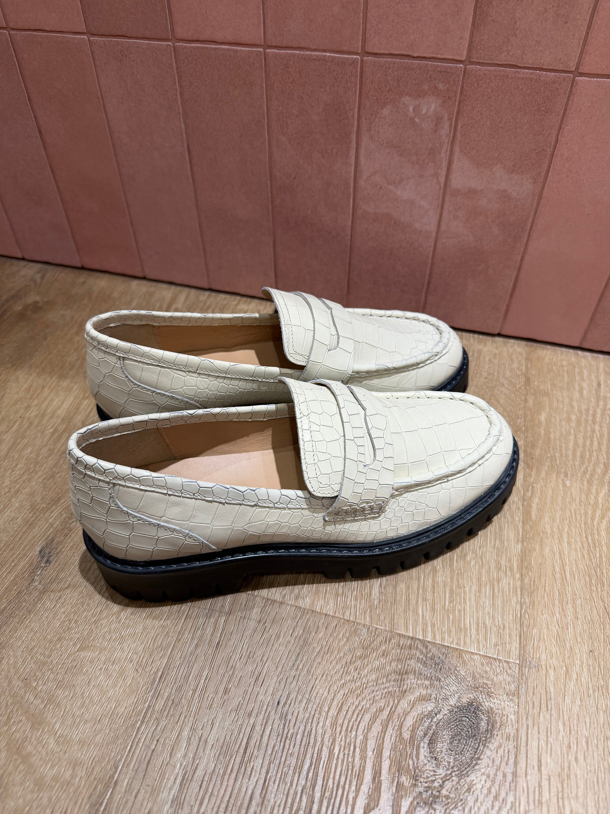 Mocassins blancs Kazar Studio T.38 11/10