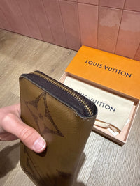 Porte-feuille Louis Vuitton zippy monogramme géant