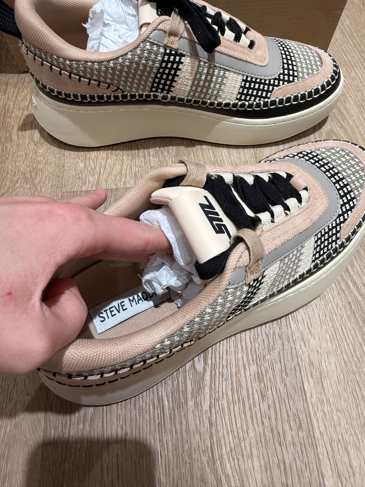 Baskets steve madden beige T.40