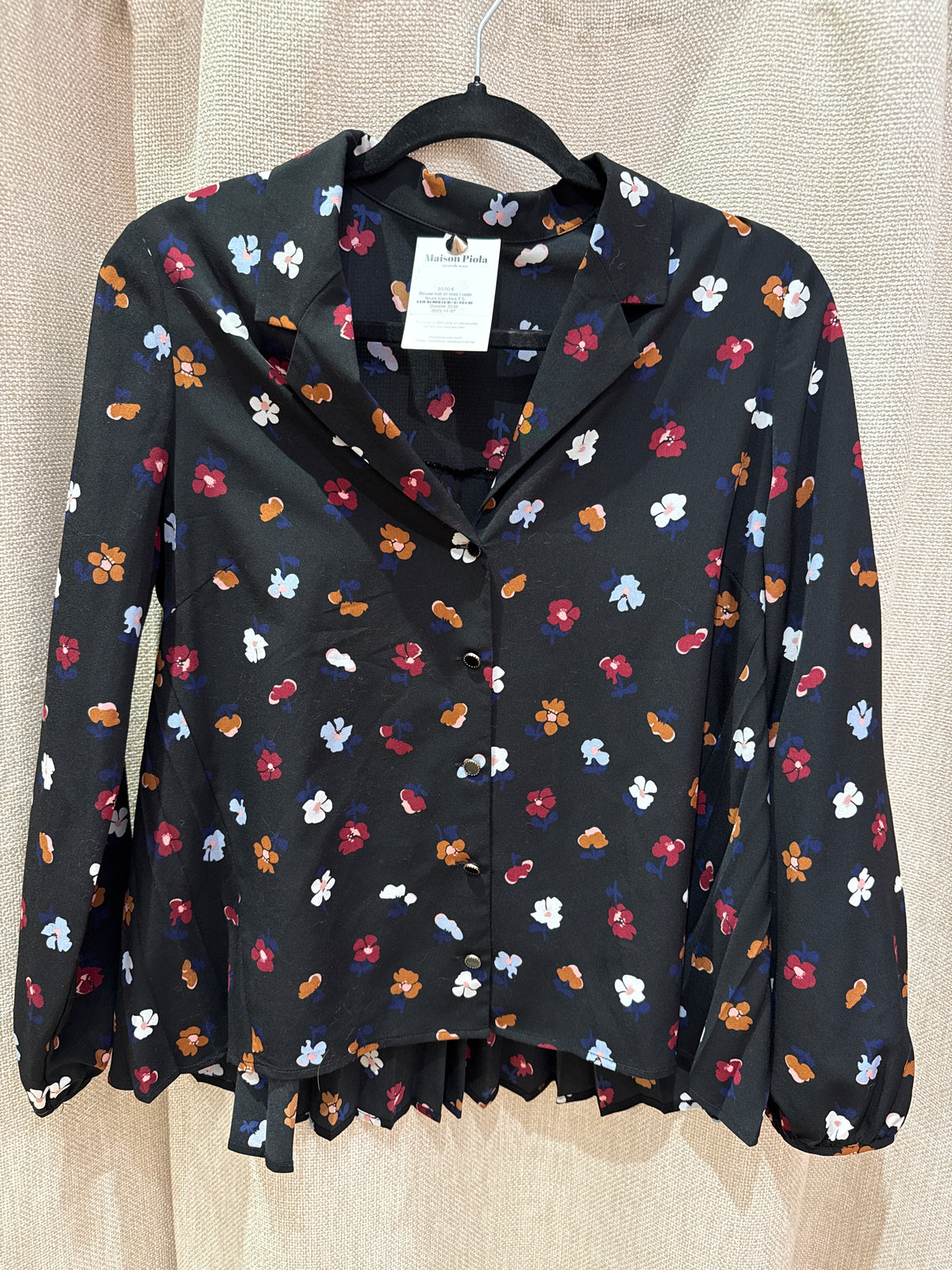 Blouse noir et rose i.code fleurs blanches T.S