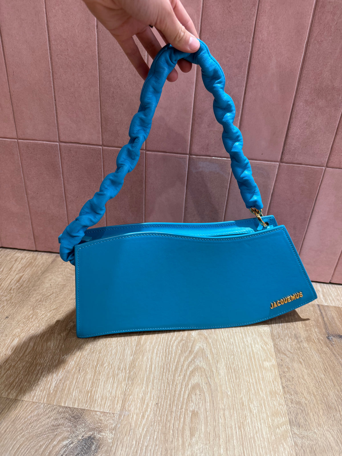 Sac Jacquemus bleu roi 11/06