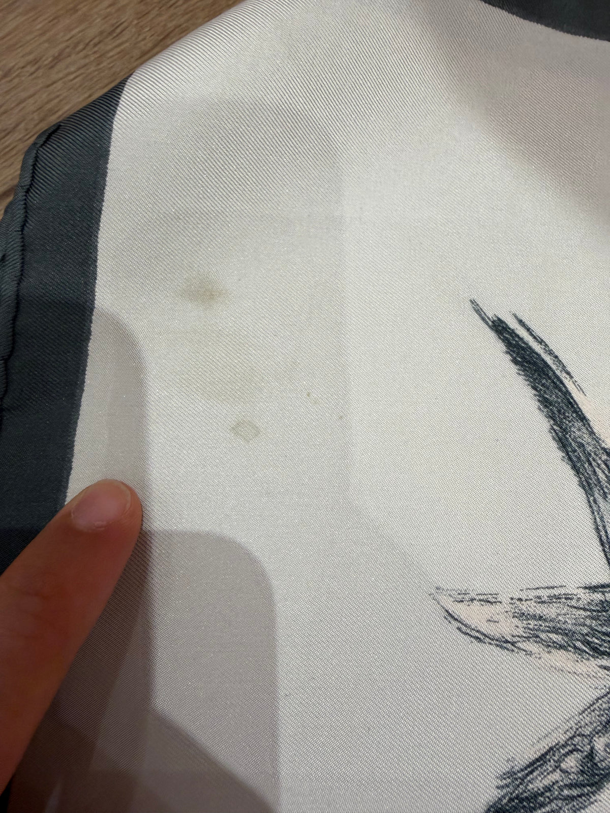 Hermès Foulard en soie avec boîte 28/07