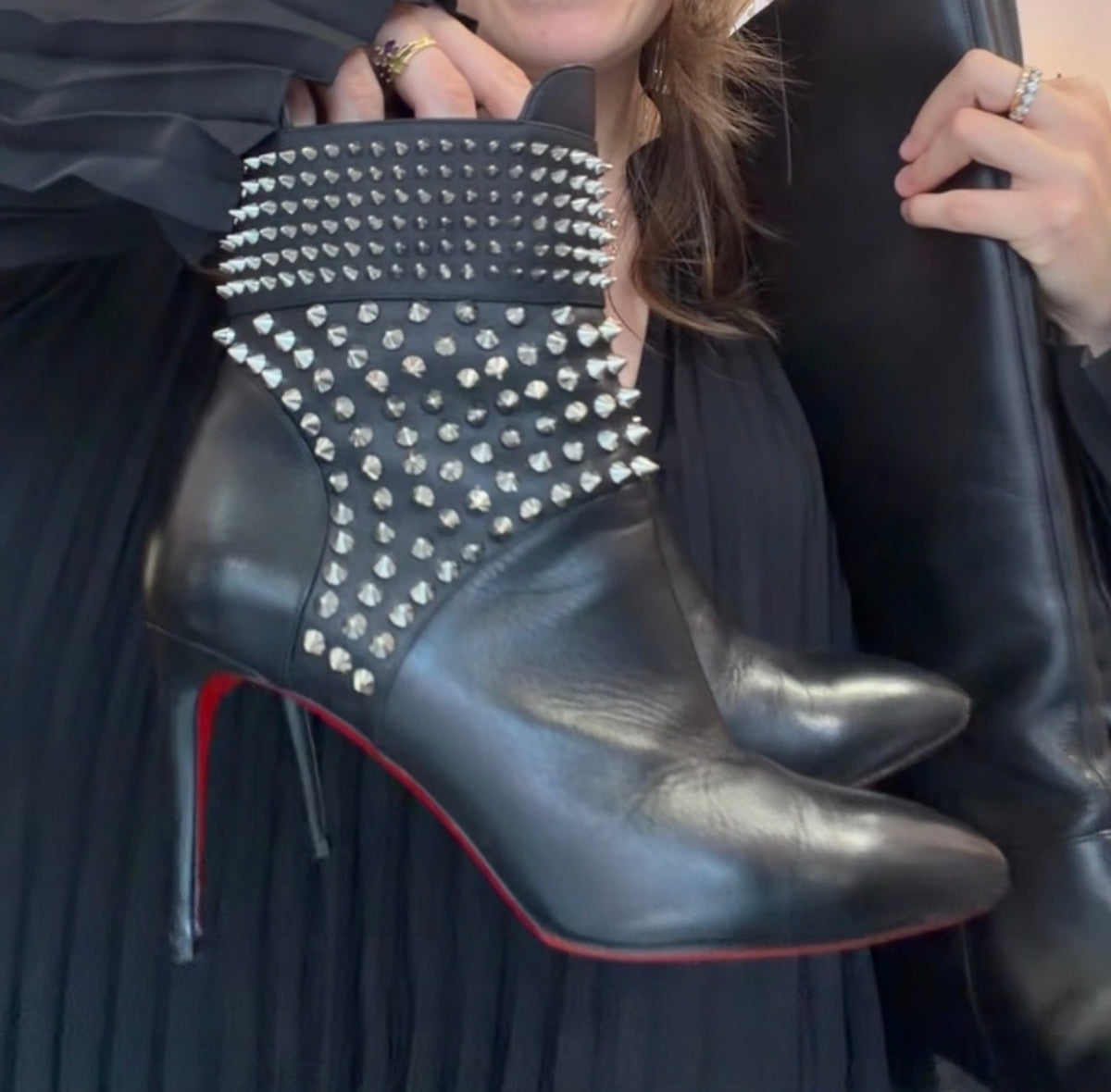 Christian Louboutin - Bottines noires à talons cloutés - T.37 01/09