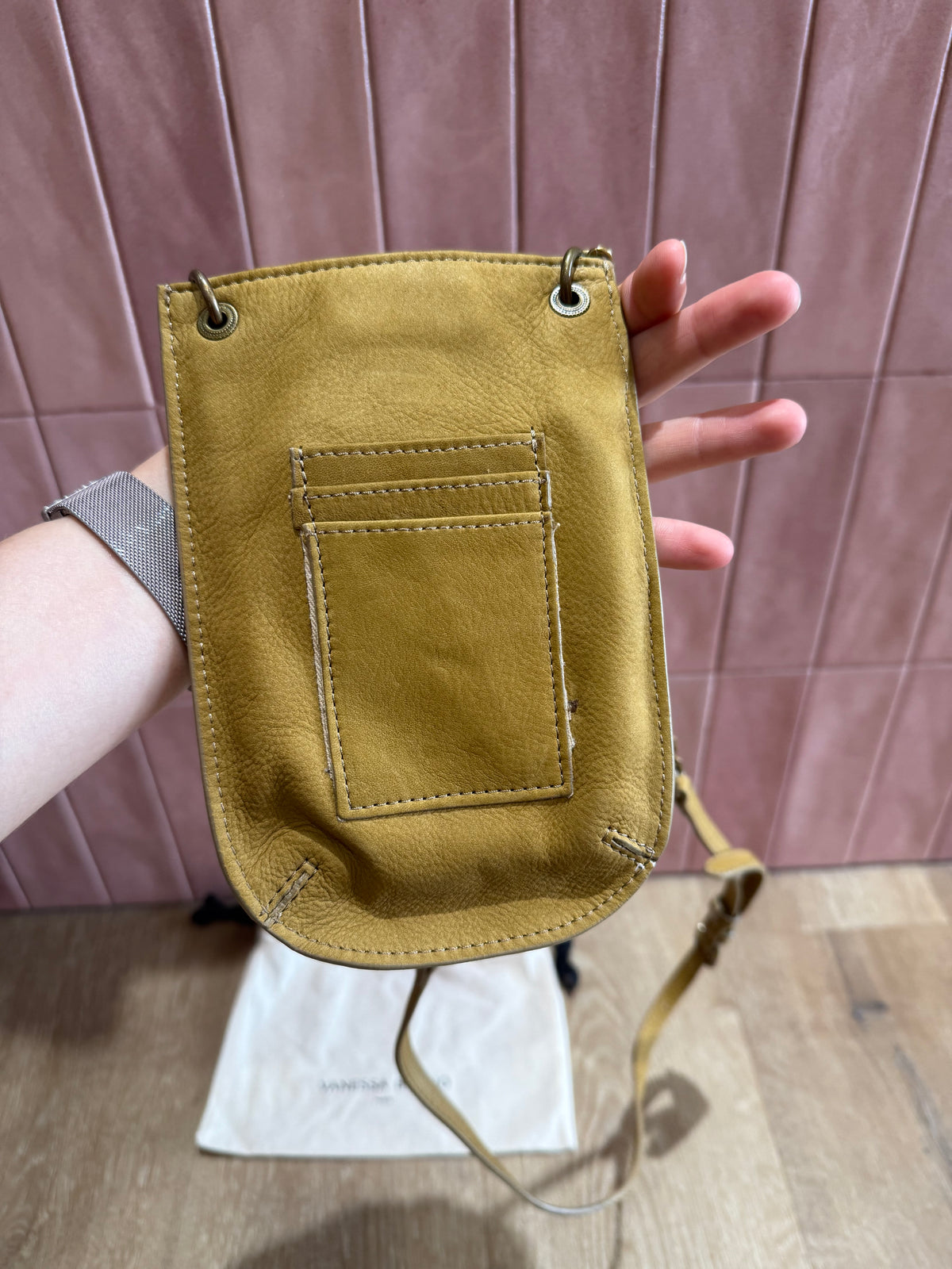 Pochette téléphone cuir marron Vanessa Bruno 24/06
