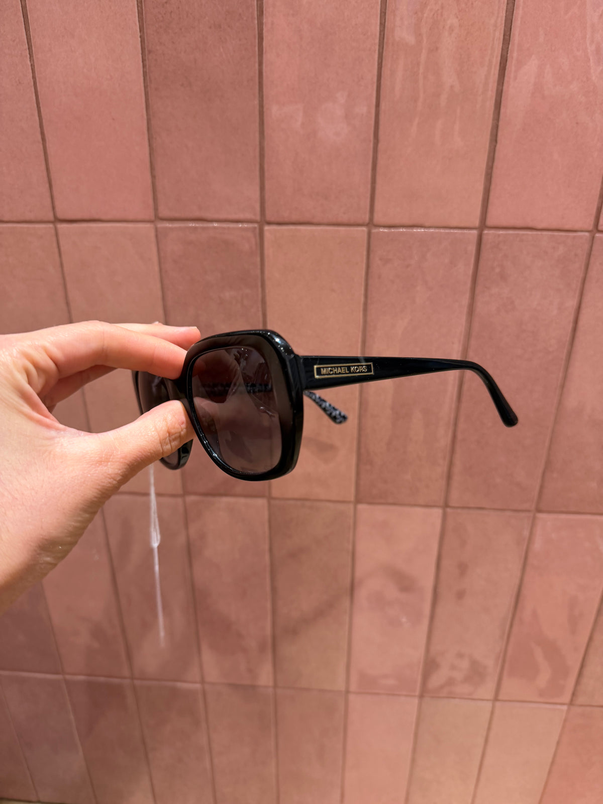 Lunettes noires Michael Kors, grand format 14/10