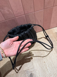 Sac noir plissé cuir COS