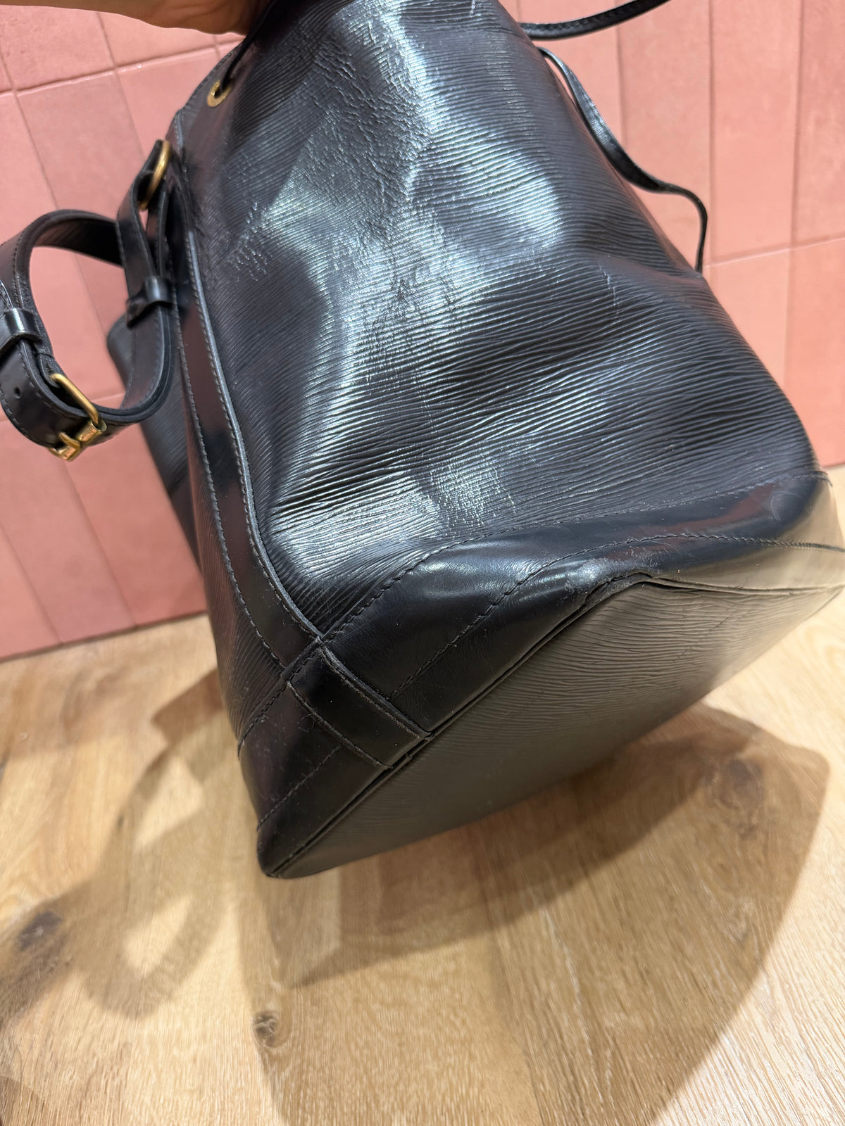 Sac Noé Louis Vuitton cuir épi noir 07/08