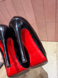 Escarpins Christian Louboutin T.38 vernis 04/10