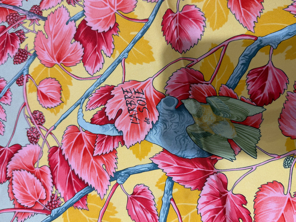 Foulard jaune l’arbre de soie Hermès 15/10