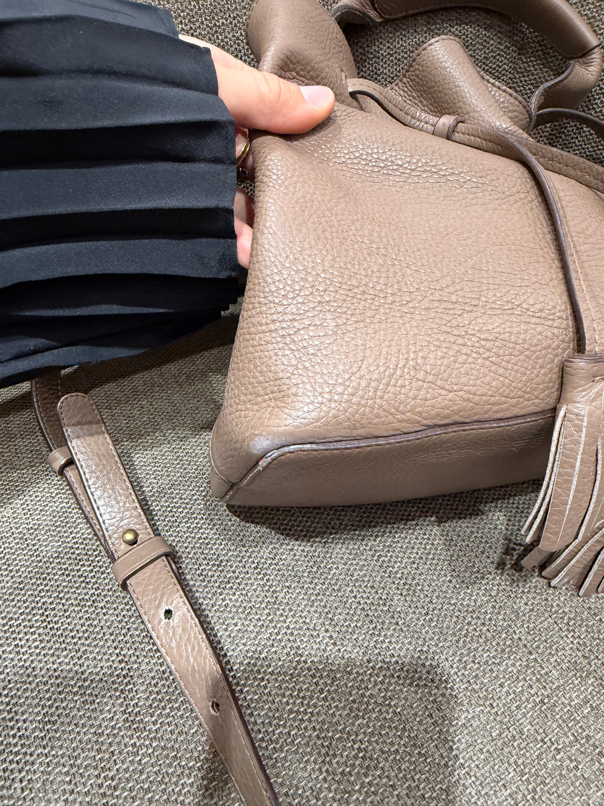 Sac taupe Gérard Darel petit modèle cuir 01/09