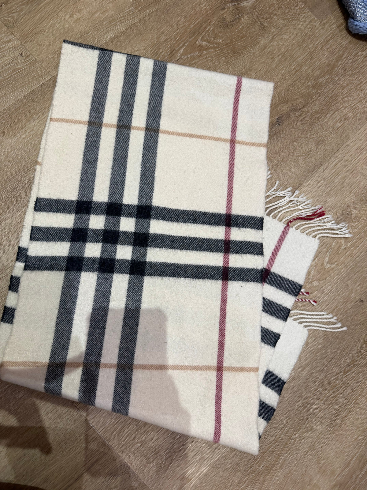 Écharpe Burberry 100% cachemire 06/10