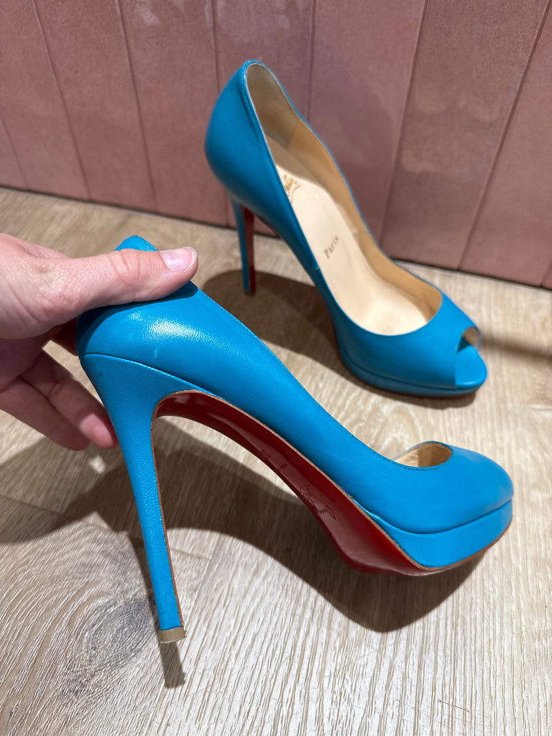 Escarpins Louboutin T.37 1/2 03/06