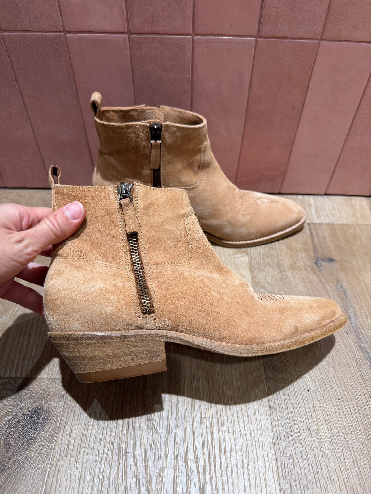 Bottines beiges en daim Hardrige T.37 16/10