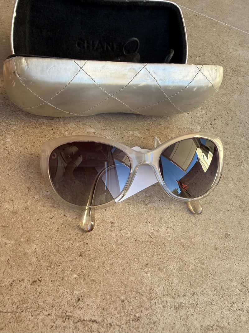 Chanel Lunettes blanches 02/08