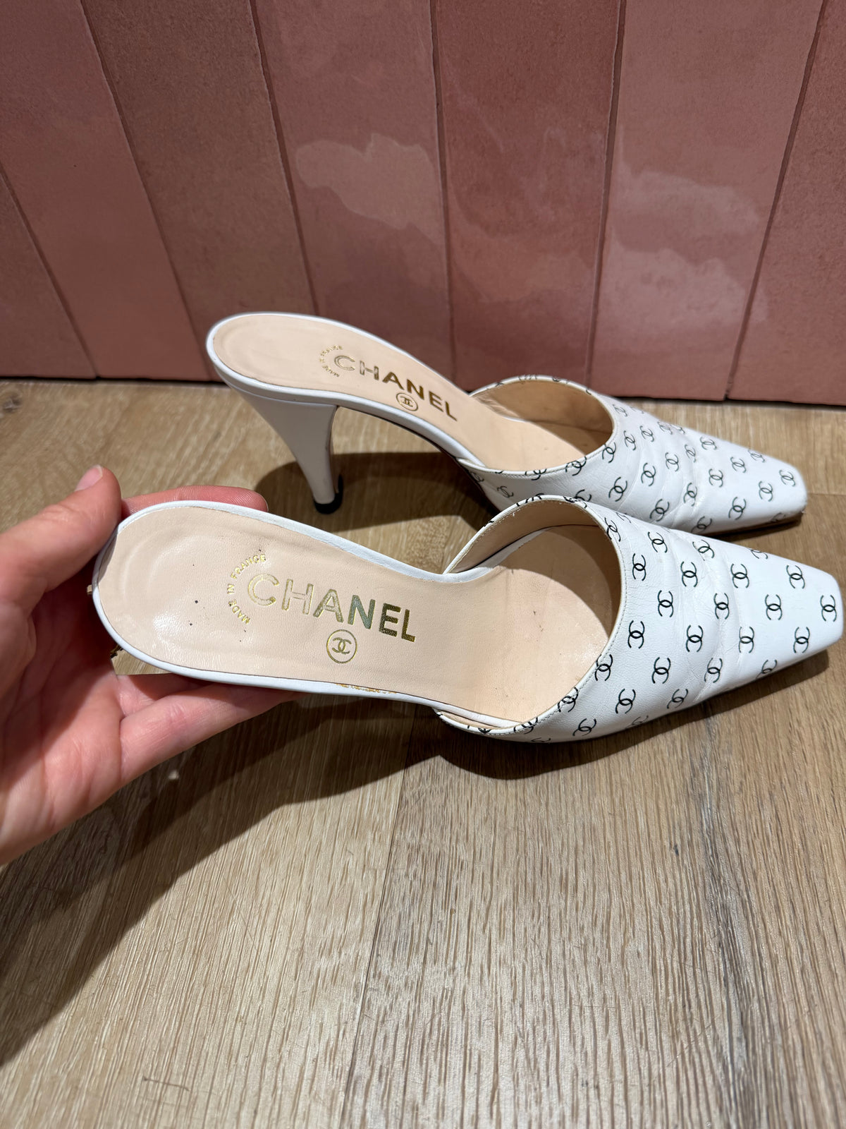Mules blanches avec logo Chanel - T.36 1/2 13/09