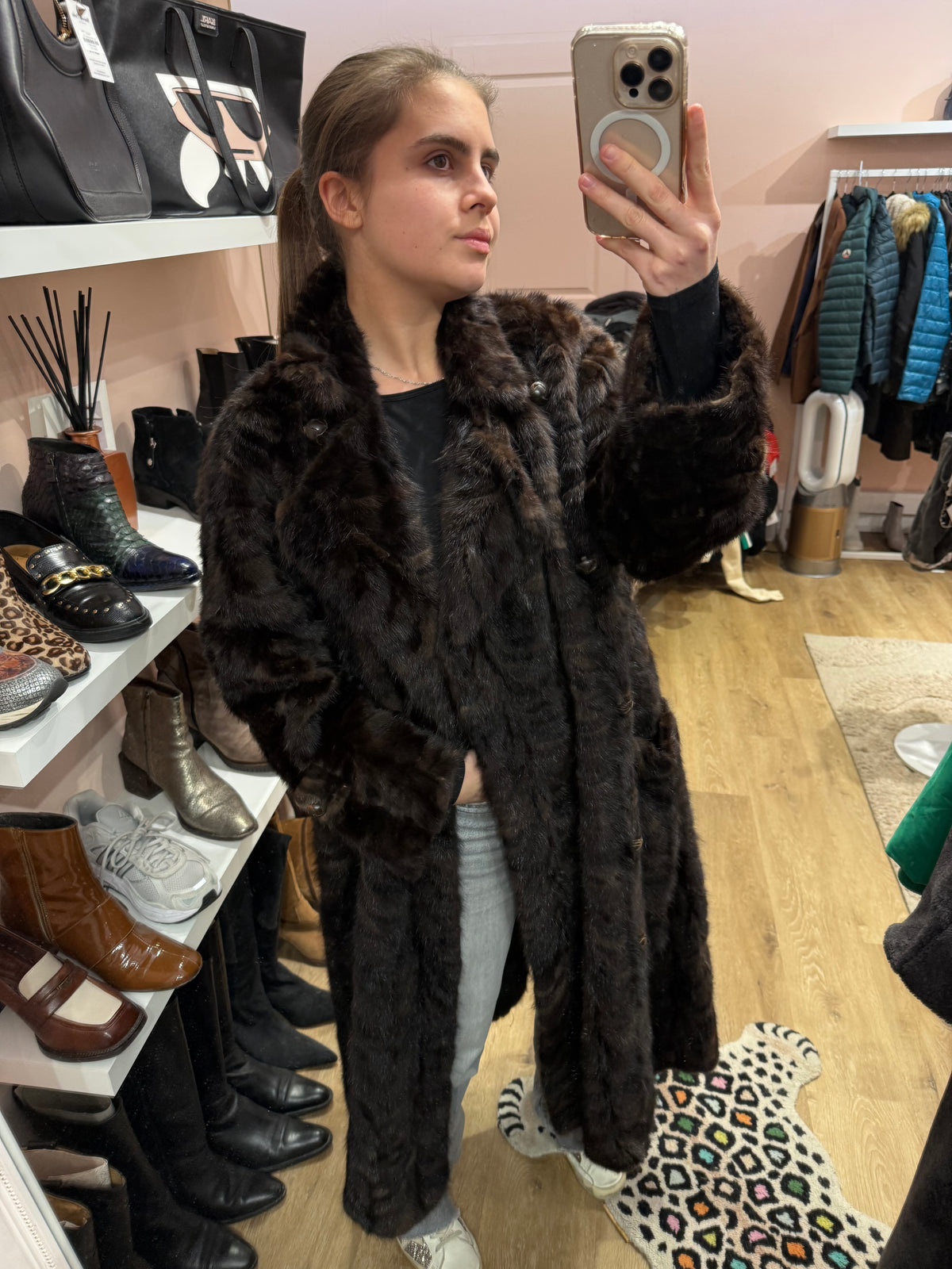 Manteau en vison marron Yves Saint Laurent T.40