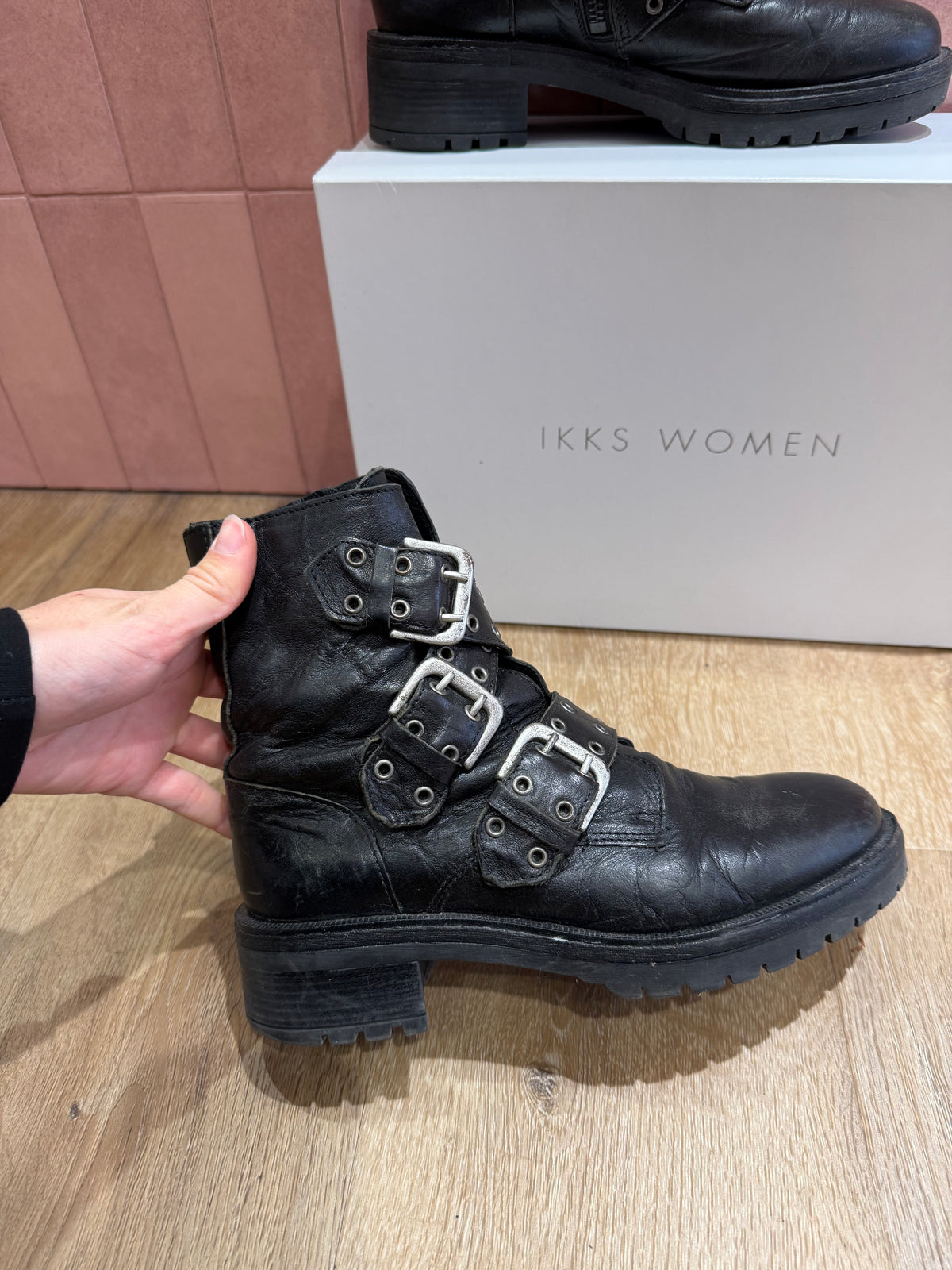 Bottines rock noir ikks T.37