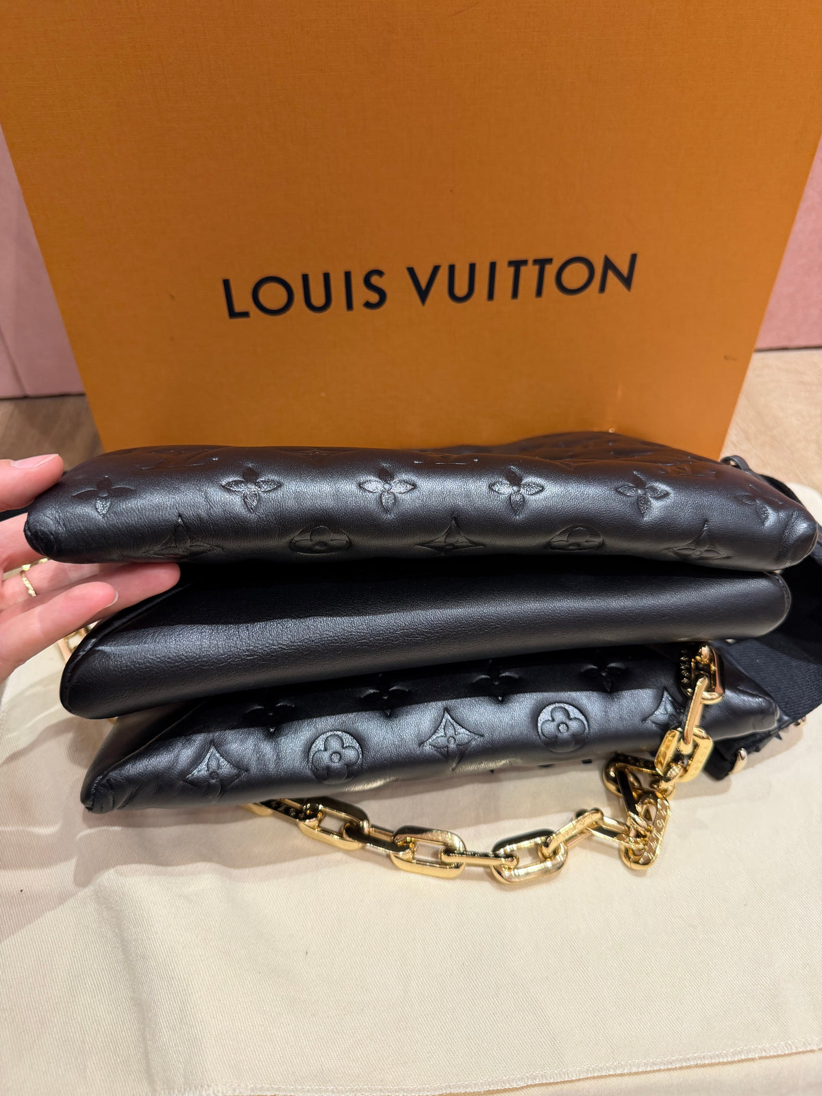 Louis Vuitton sac Coussin PM noir 09/10