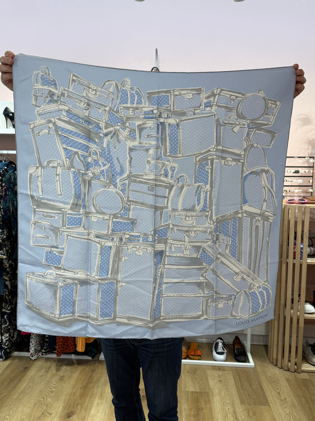 Foulard en soie Louis Vuitton + boîte