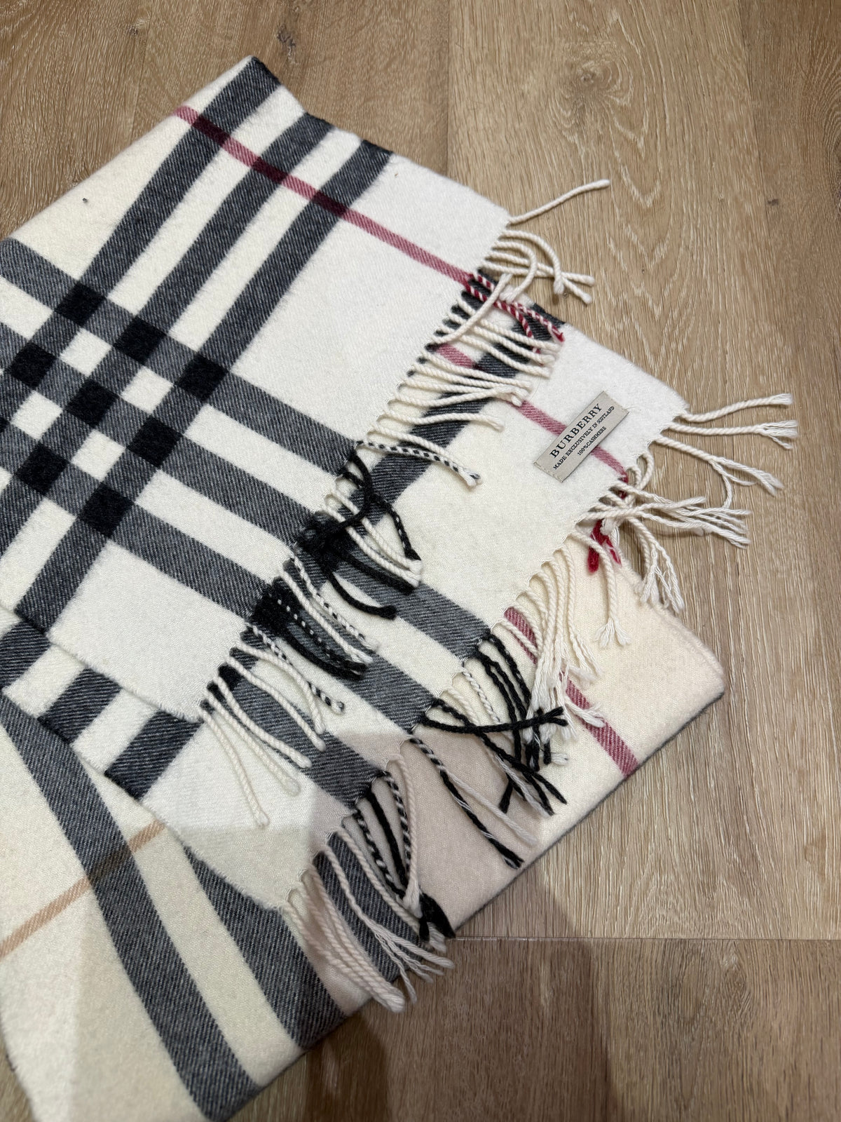 Écharpe Burberry 100% cachemire 06/10
