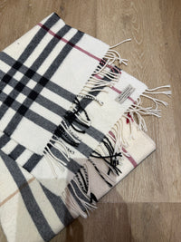 Écharpe Burberry 100% cachemire 06/10