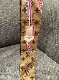 Foulard monogramme rose et marron Louis Vuitton 20/09