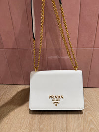 Sac Prada cahier chain
