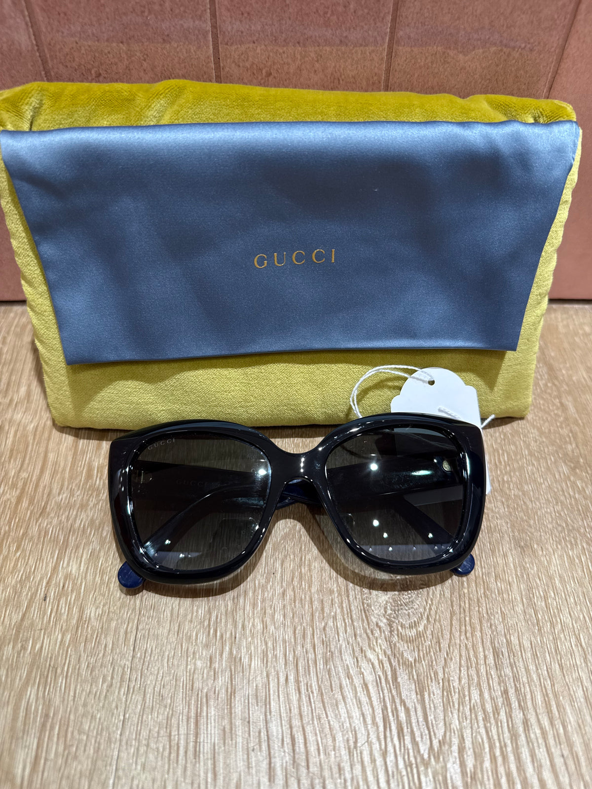 Lunettes Gucci noir et bleu logo