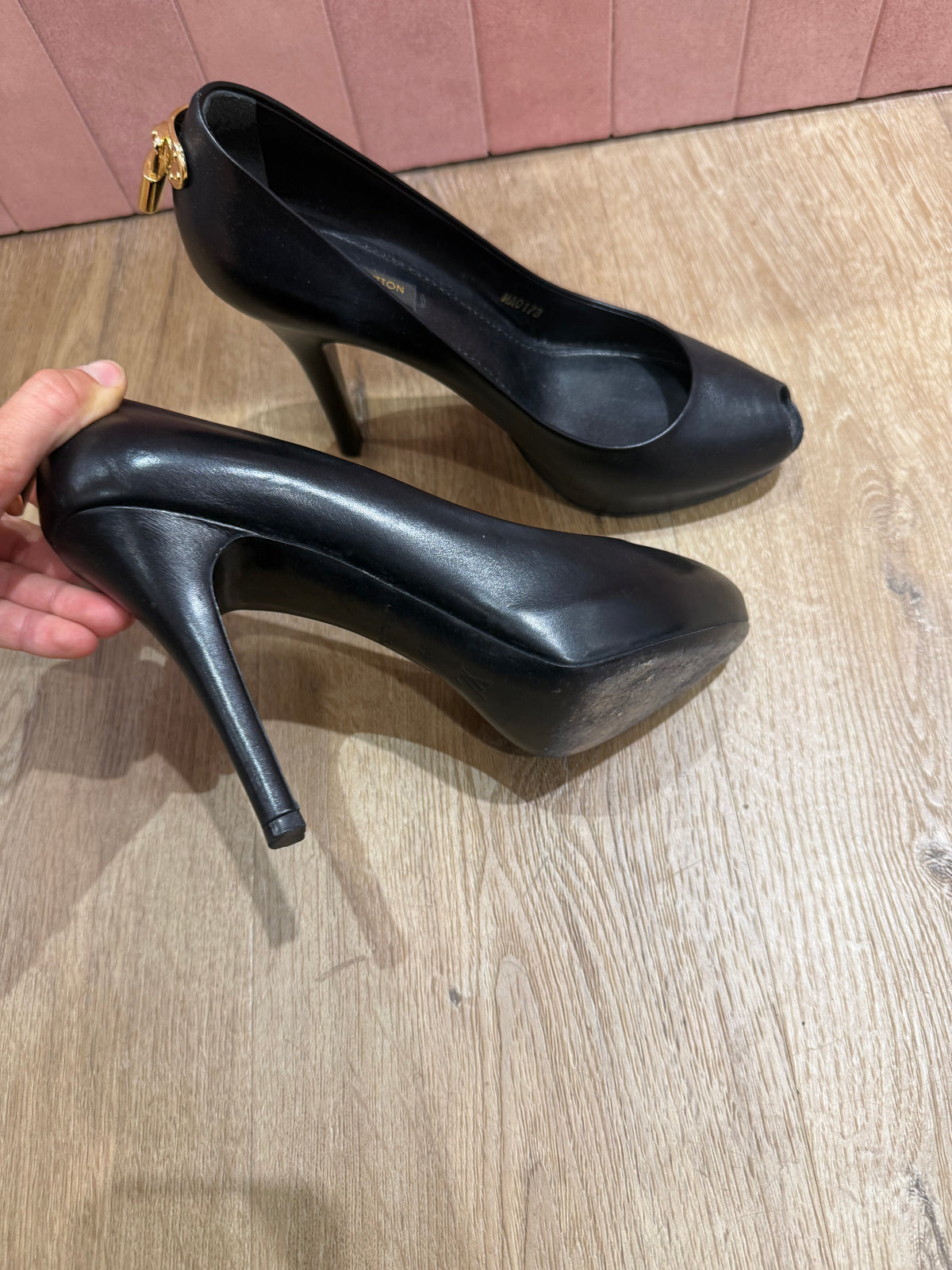 Escarpins Louis Vuitton noir T.39 20/07