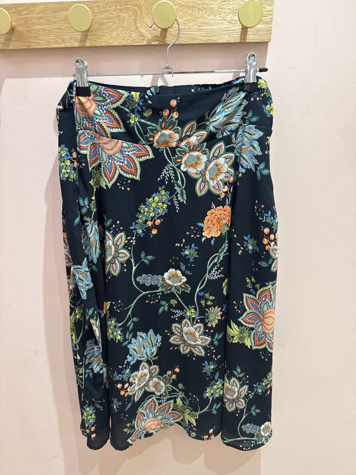 La Fee Maraboutee Jupe longue midi Noir et fleurs bleu T.38