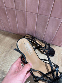 Sandales noires brillantes Minelli T.37