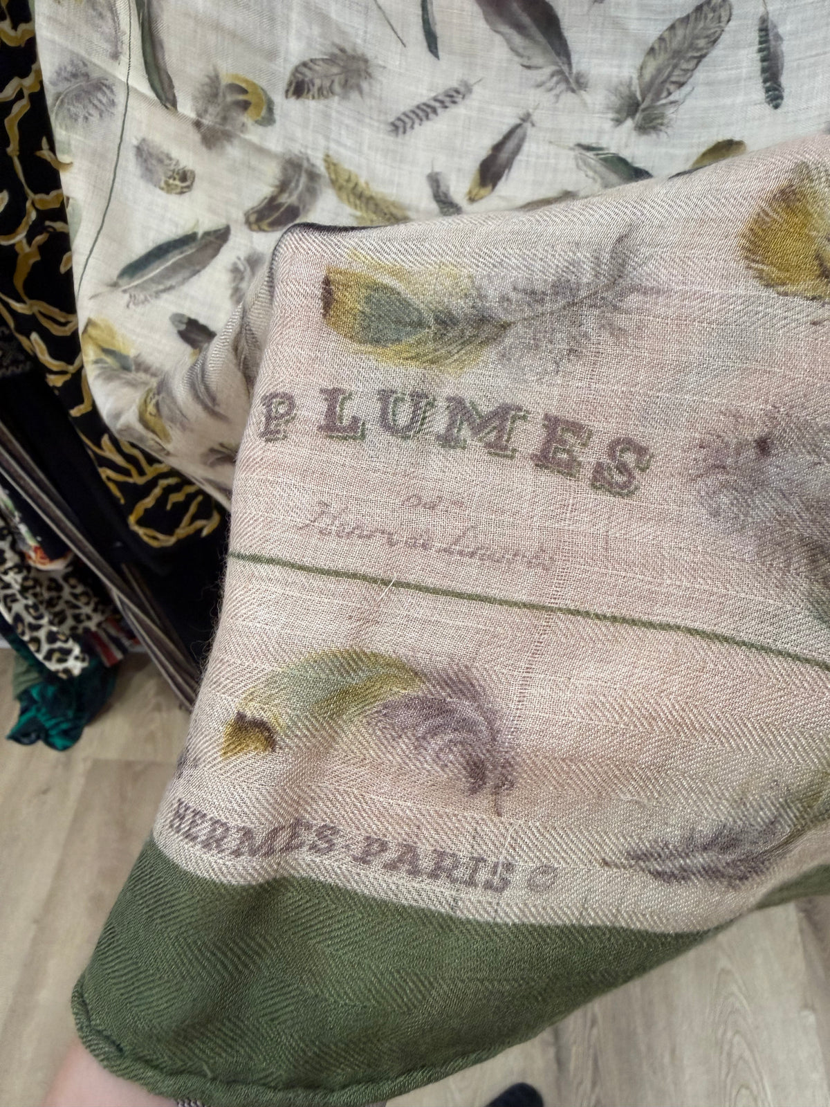 Foulard plume Hermès 23/06