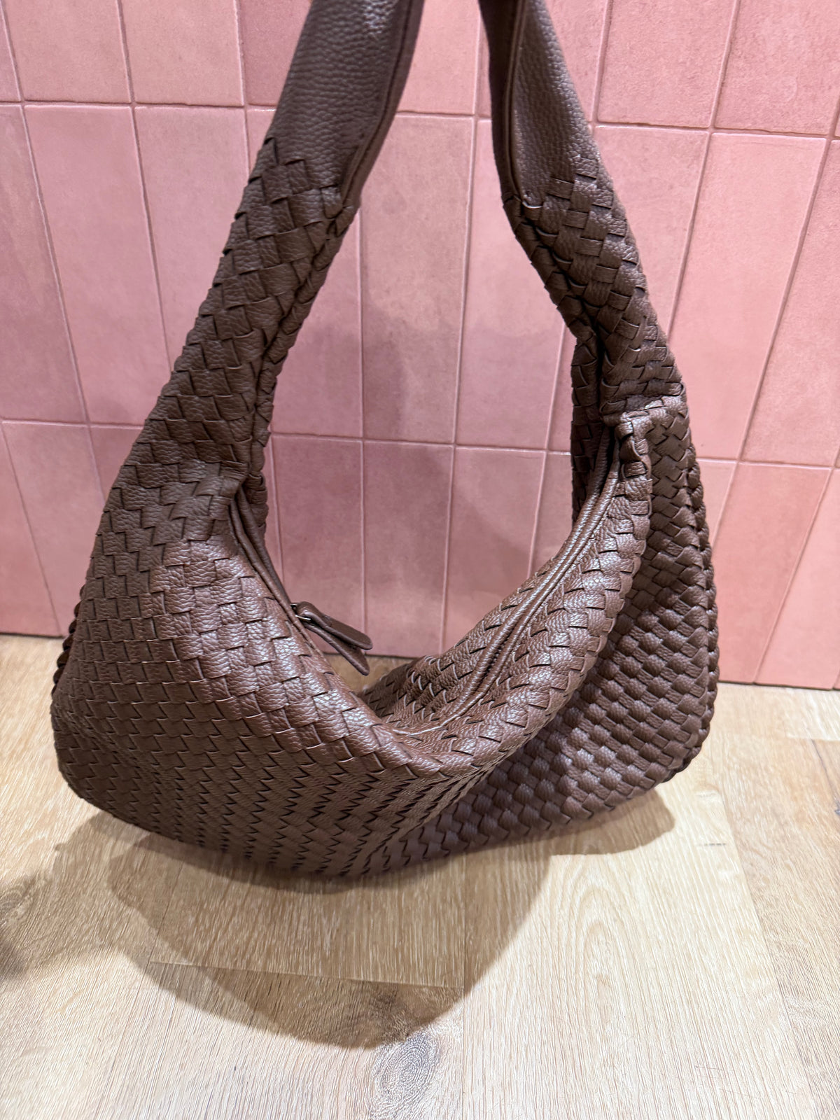 Sac cabas marron glacé tressé 10/10