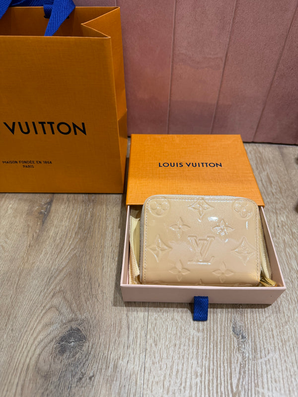 Portefeuille Louis Vuitton beige en cuir vernis 09/10